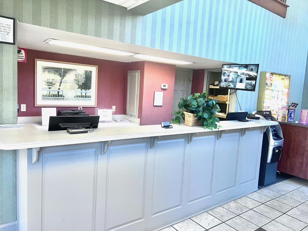 Ocean Crest Inn And Suites Миртъл Бийч Екстериор снимка