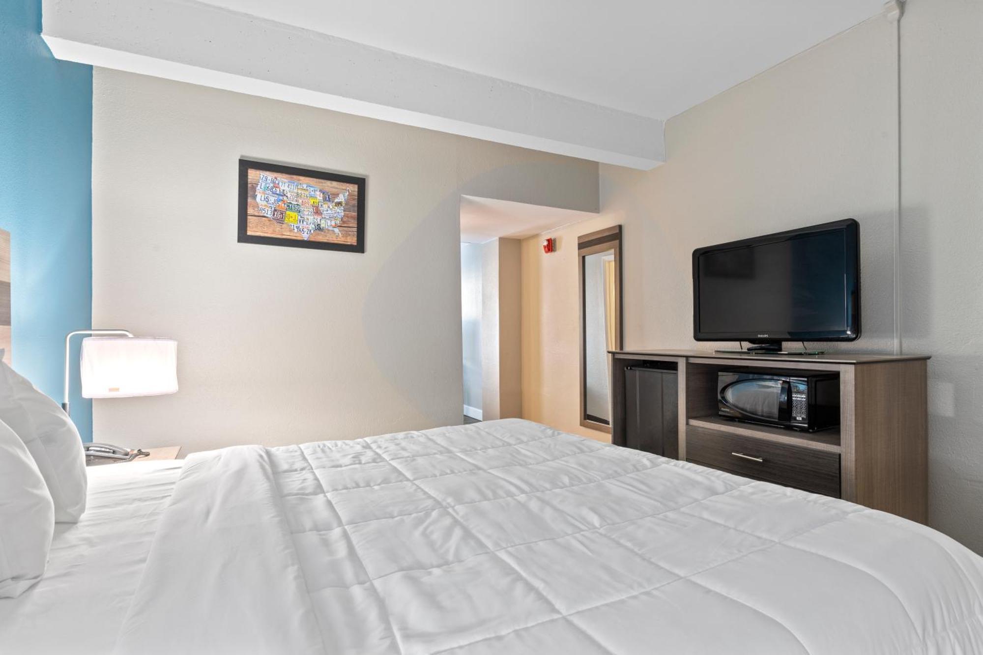 Ocean Crest Inn And Suites Миртъл Бийч Стая снимка