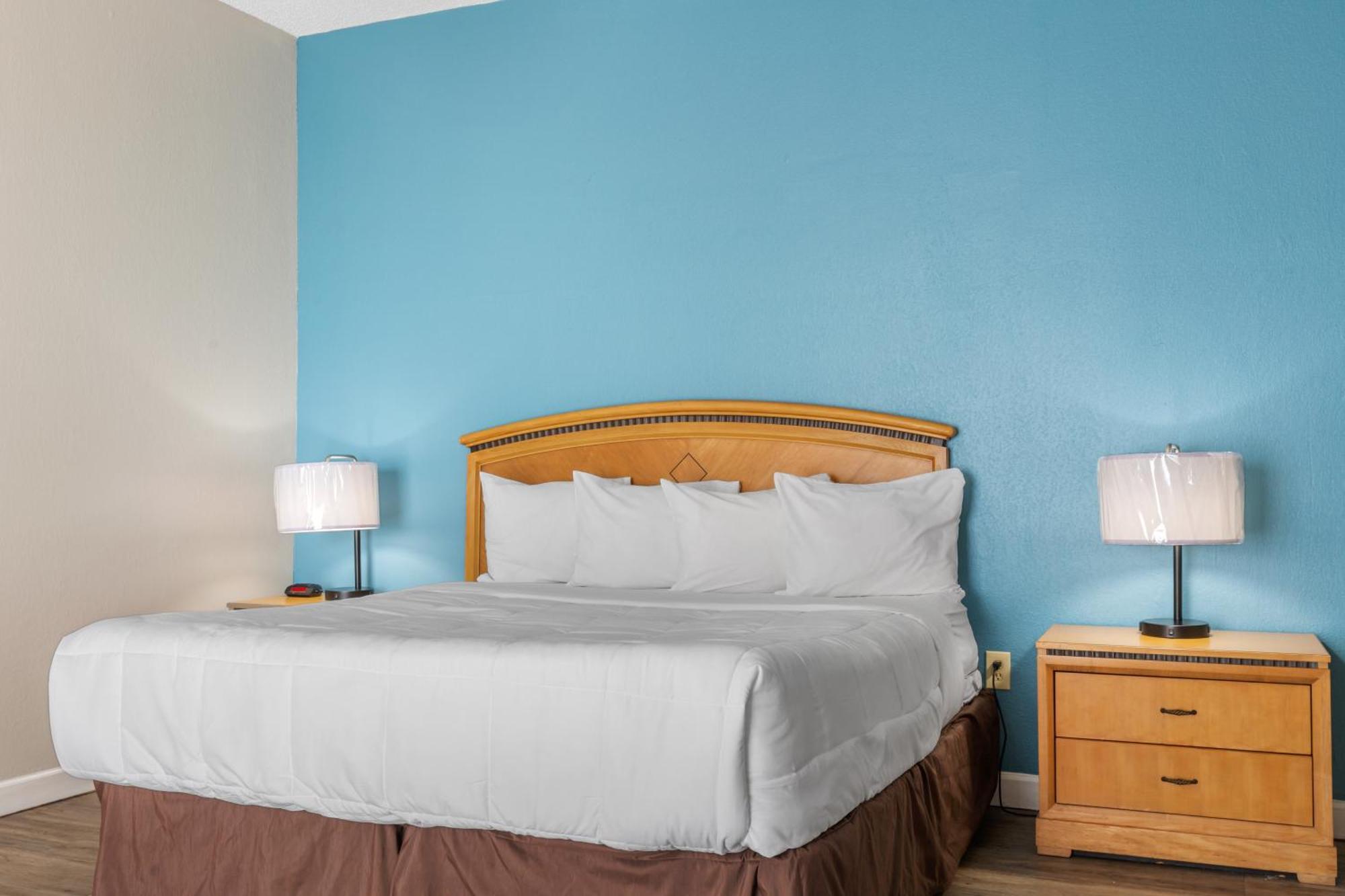 Ocean Crest Inn And Suites Миртъл Бийч Стая снимка