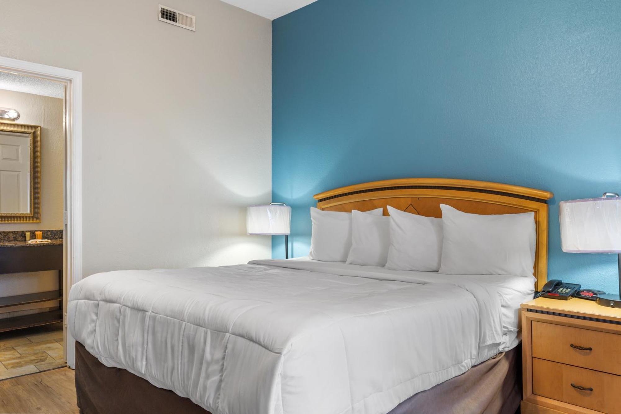 Ocean Crest Inn And Suites Миртъл Бийч Стая снимка