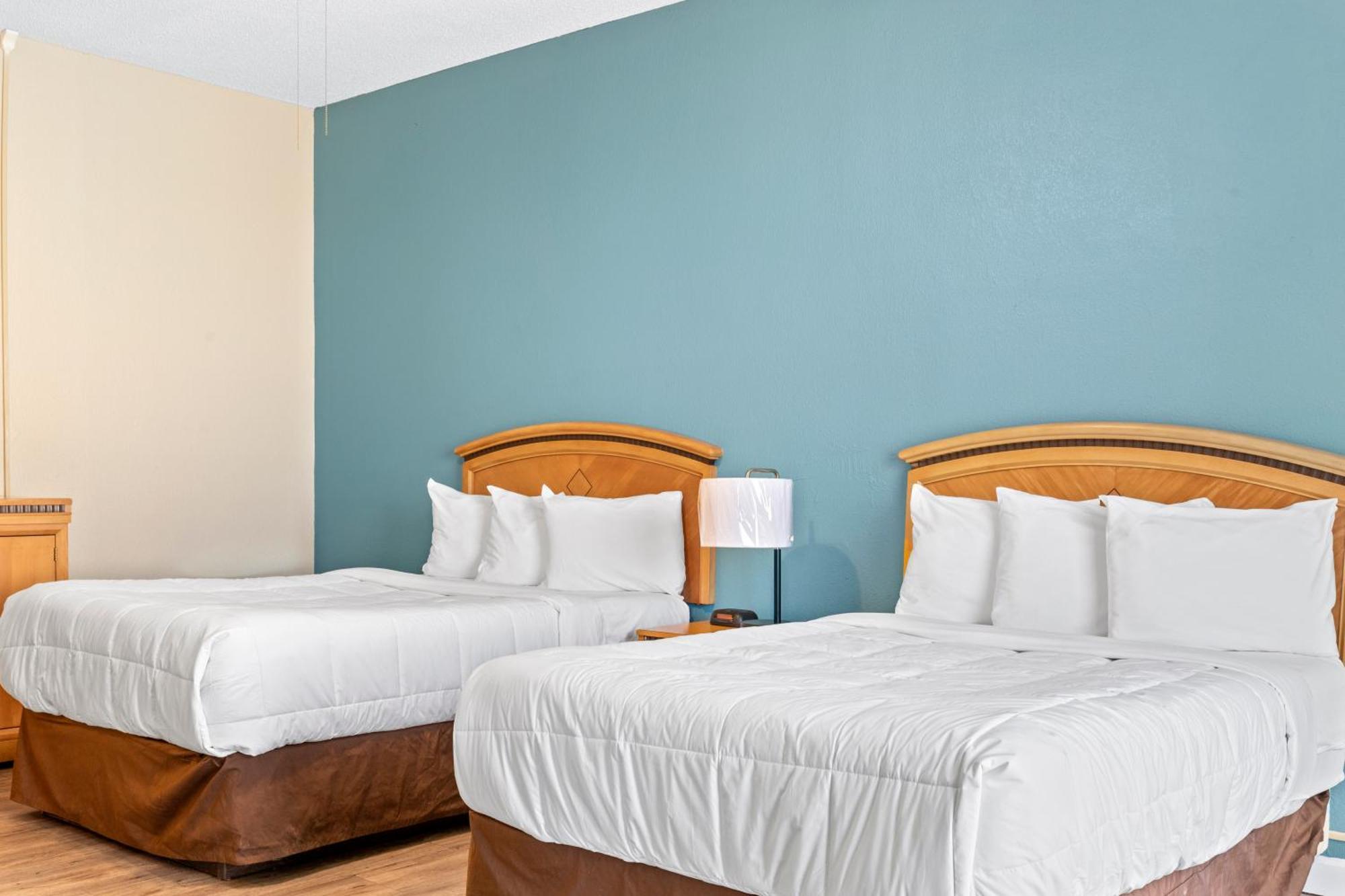 Ocean Crest Inn And Suites Миртъл Бийч Стая снимка