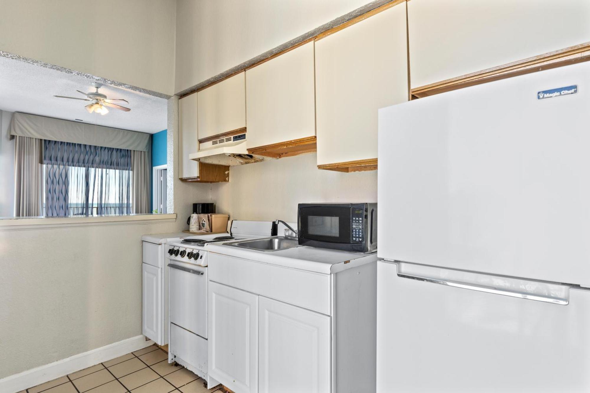 Ocean Crest Inn And Suites Миртъл Бийч Стая снимка