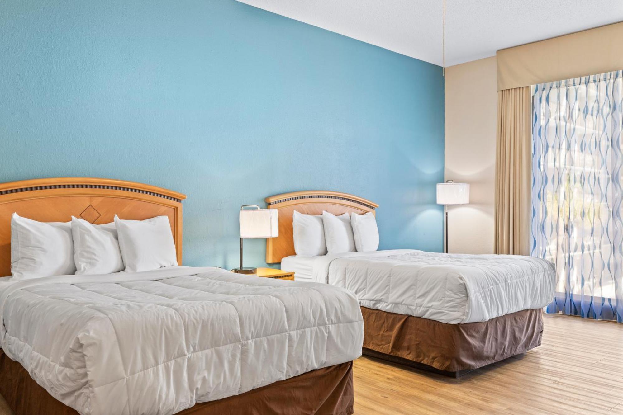 Ocean Crest Inn And Suites Миртъл Бийч Стая снимка
