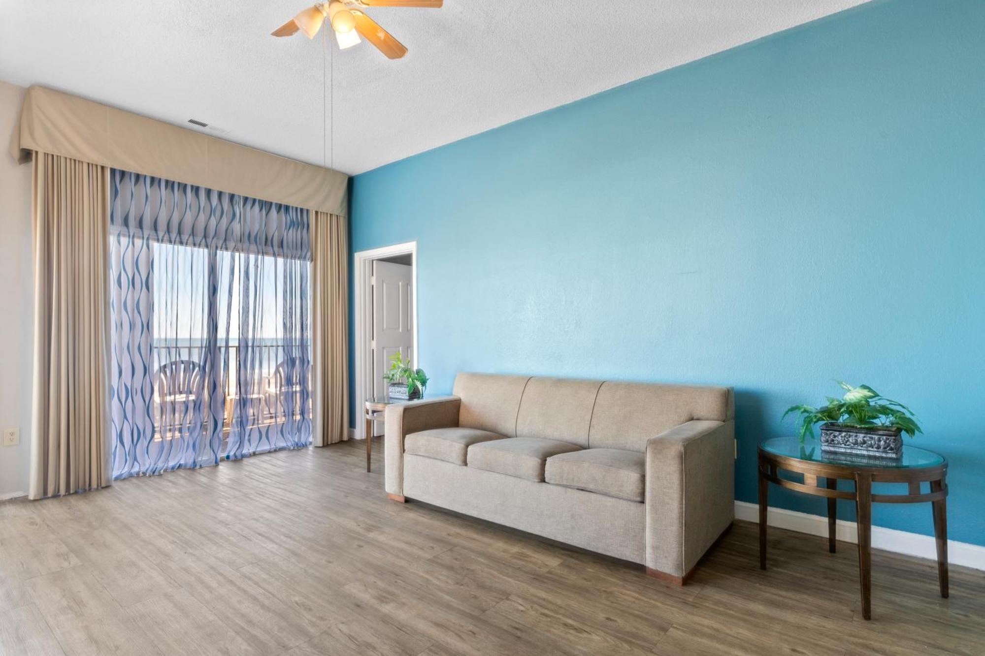 Ocean Crest Inn And Suites Миртъл Бийч Стая снимка