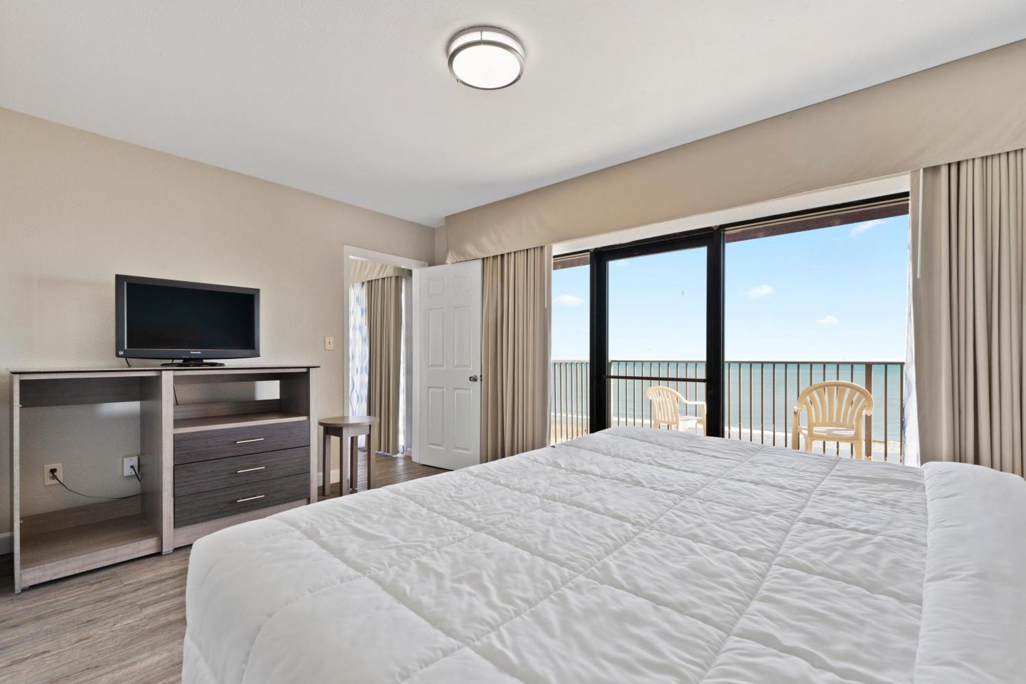 Ocean Crest Inn And Suites Миртъл Бийч Стая снимка