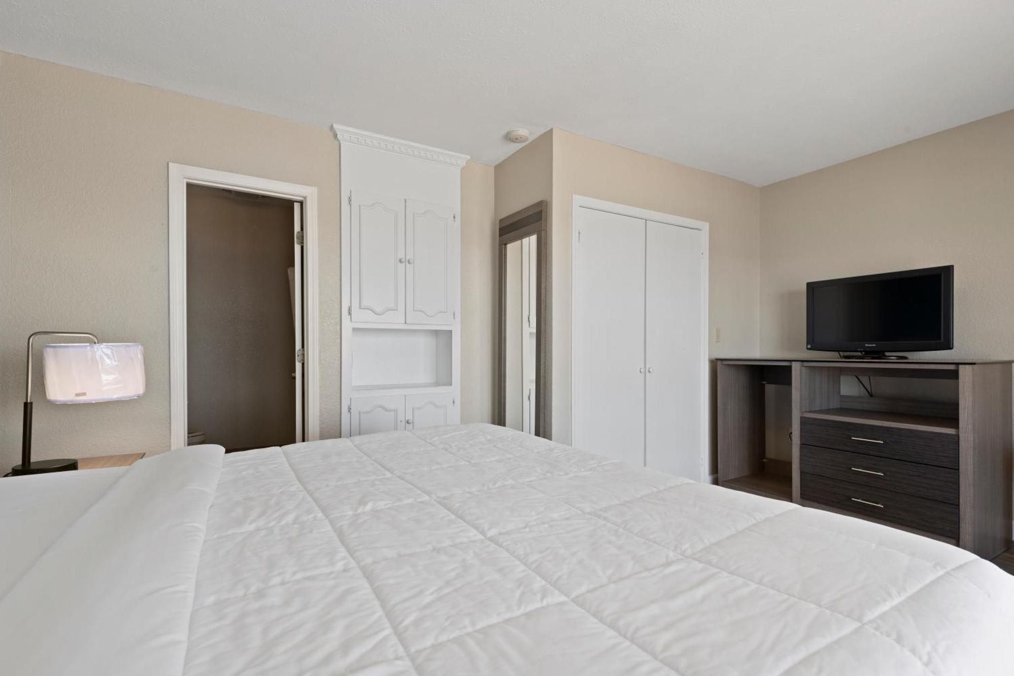 Ocean Crest Inn And Suites Миртъл Бийч Стая снимка