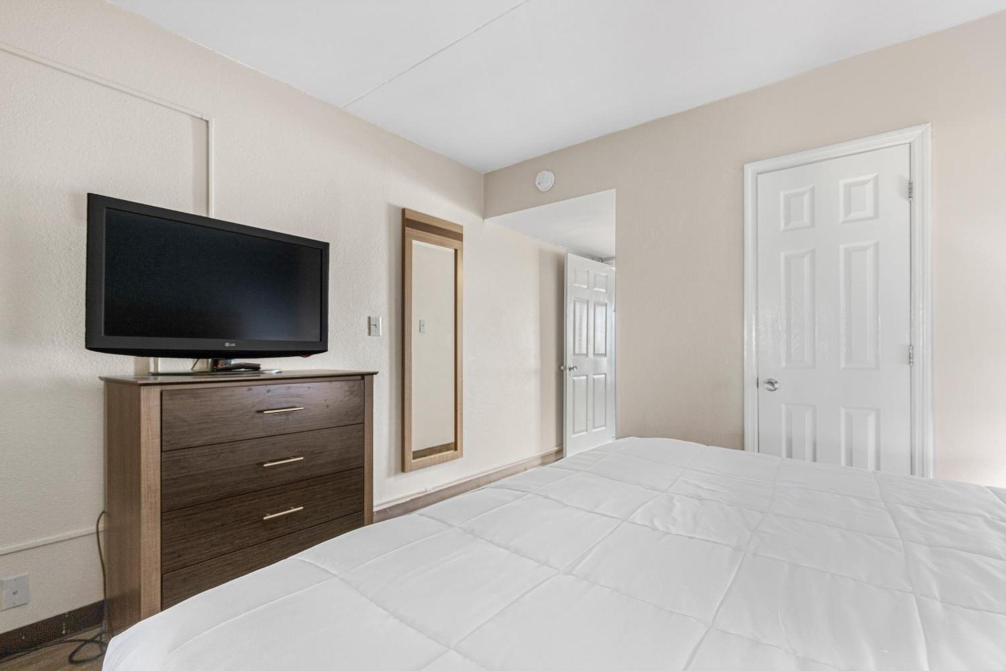 Ocean Crest Inn And Suites Миртъл Бийч Стая снимка