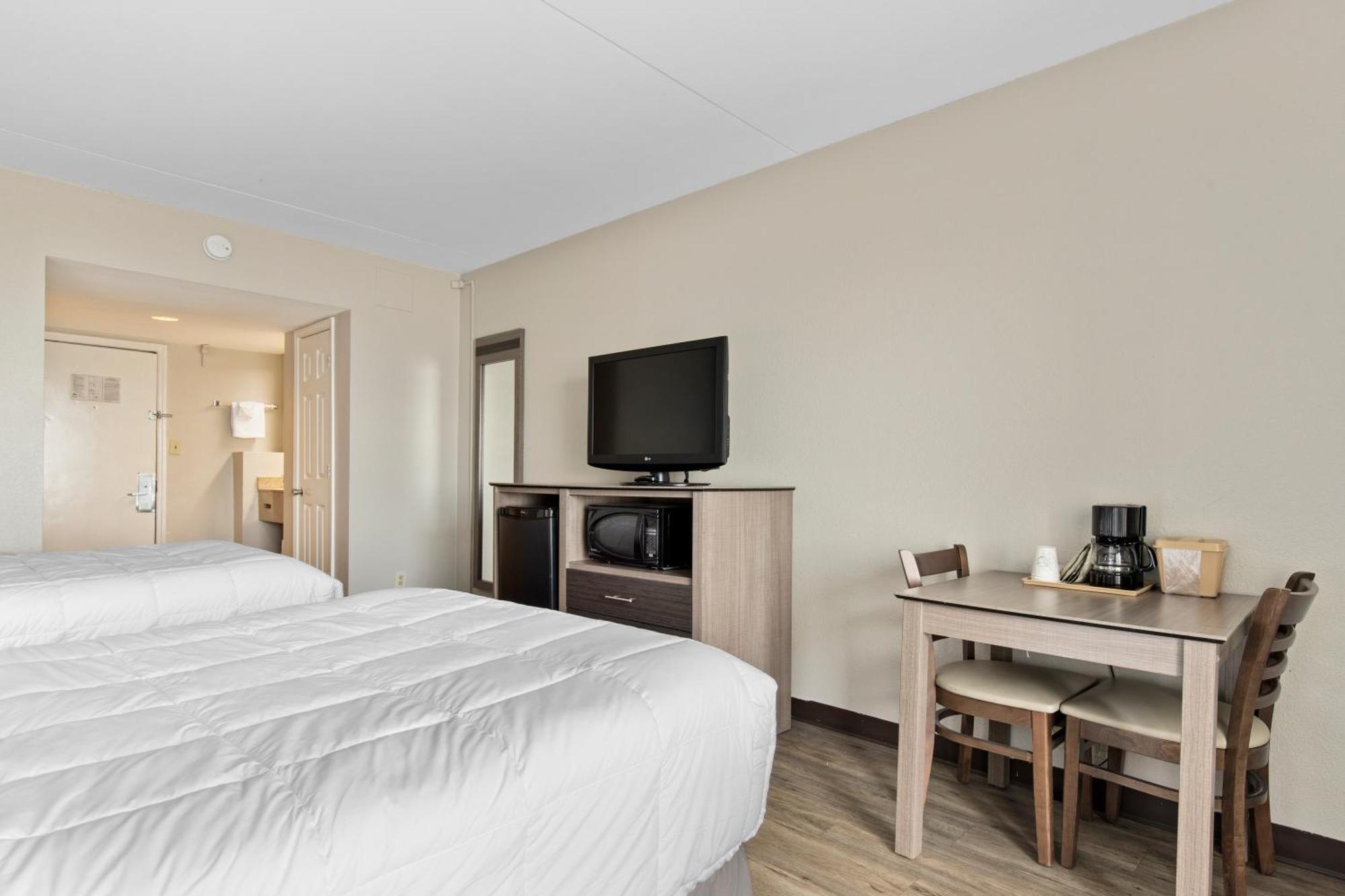 Ocean Crest Inn And Suites Миртъл Бийч Стая снимка