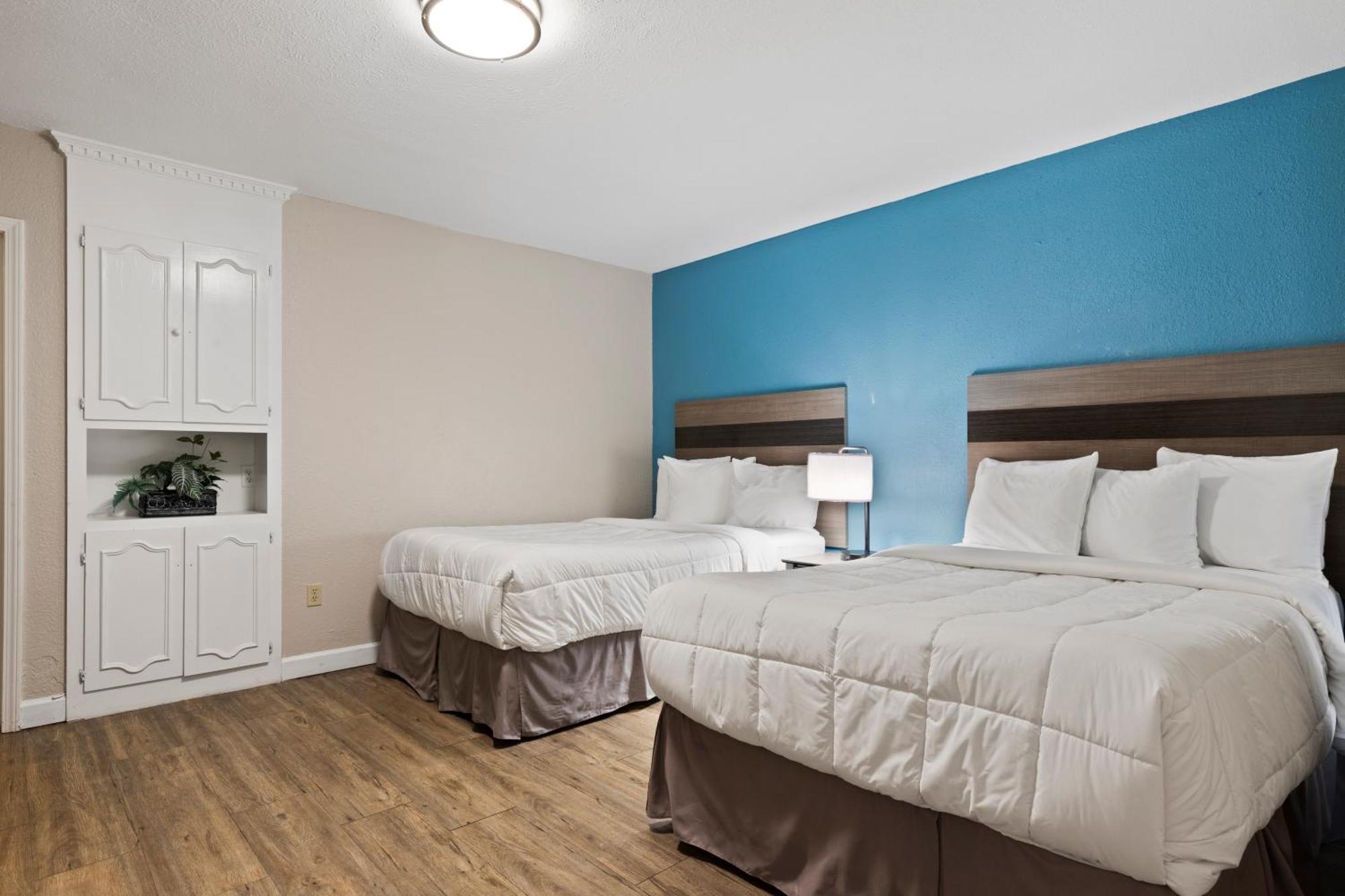 Ocean Crest Inn And Suites Миртъл Бийч Стая снимка