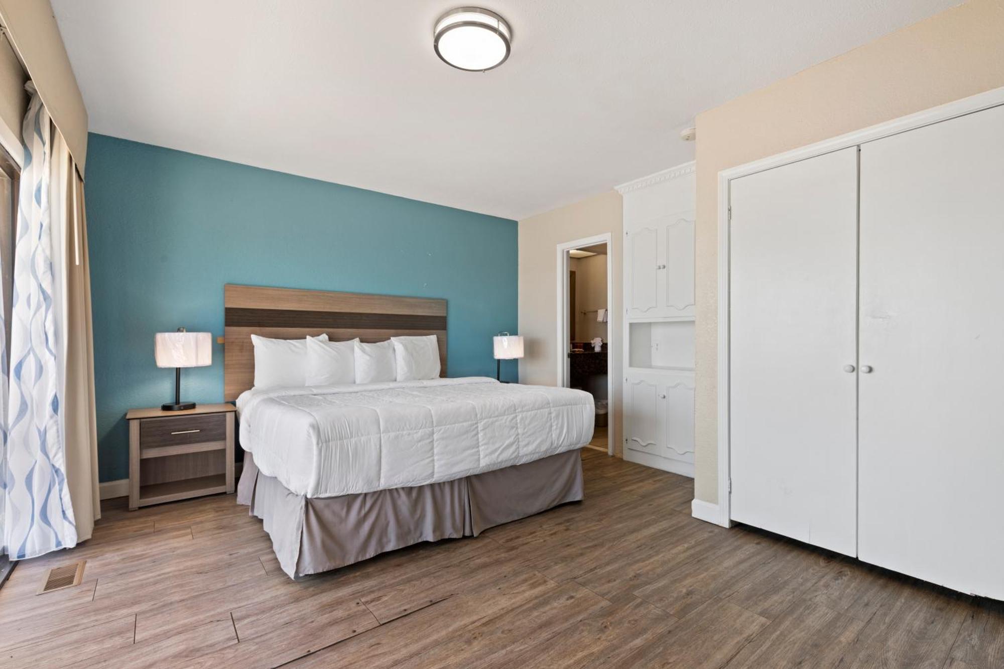 Ocean Crest Inn And Suites Миртъл Бийч Стая снимка