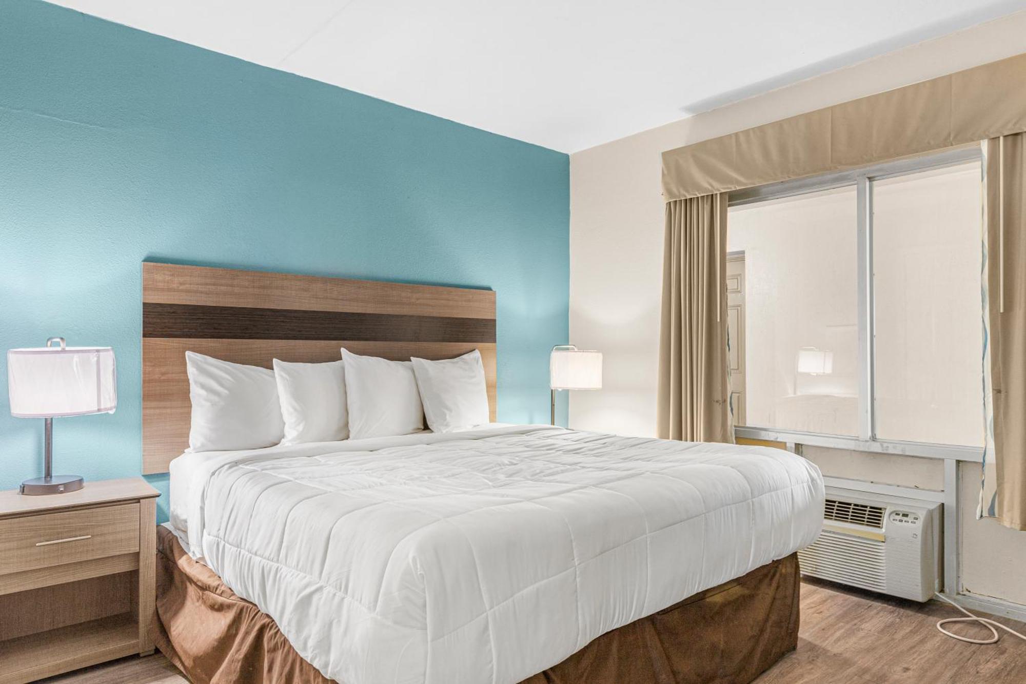 Ocean Crest Inn And Suites Миртъл Бийч Стая снимка