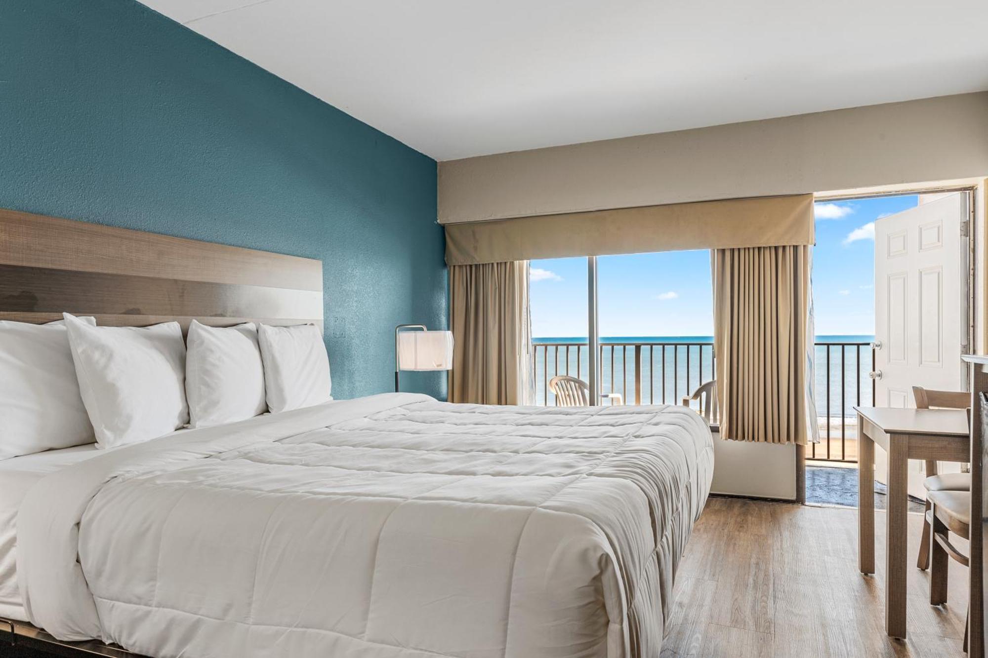 Ocean Crest Inn And Suites Миртъл Бийч Стая снимка